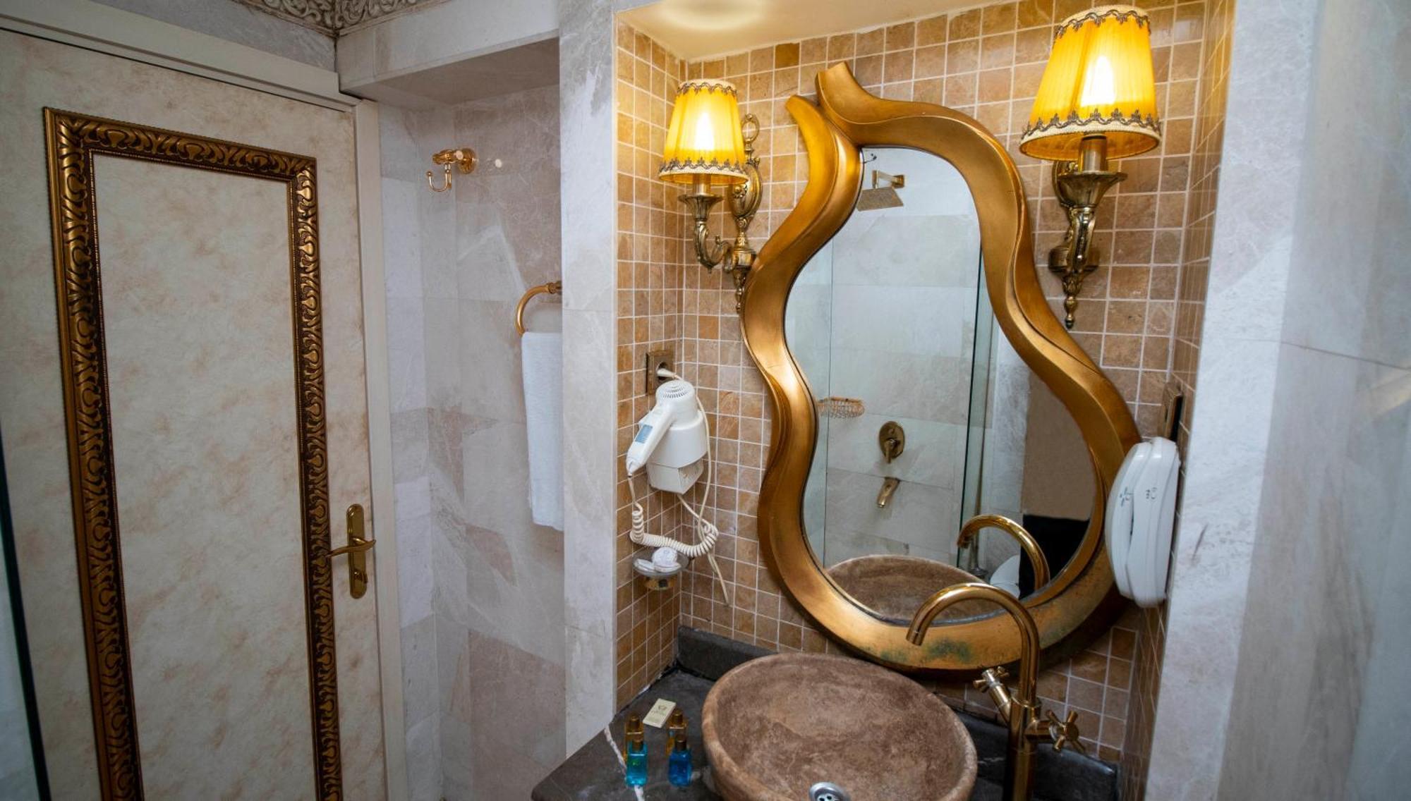 Hotel Buyuk Hamit Κωνσταντινούπολη Εξωτερικό φωτογραφία
